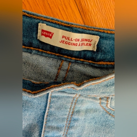 Levi's Light Blue Distressed Skinny Jeans - Picture 2 of 3